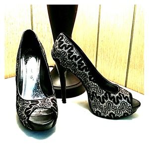 High heel shoes, size 10